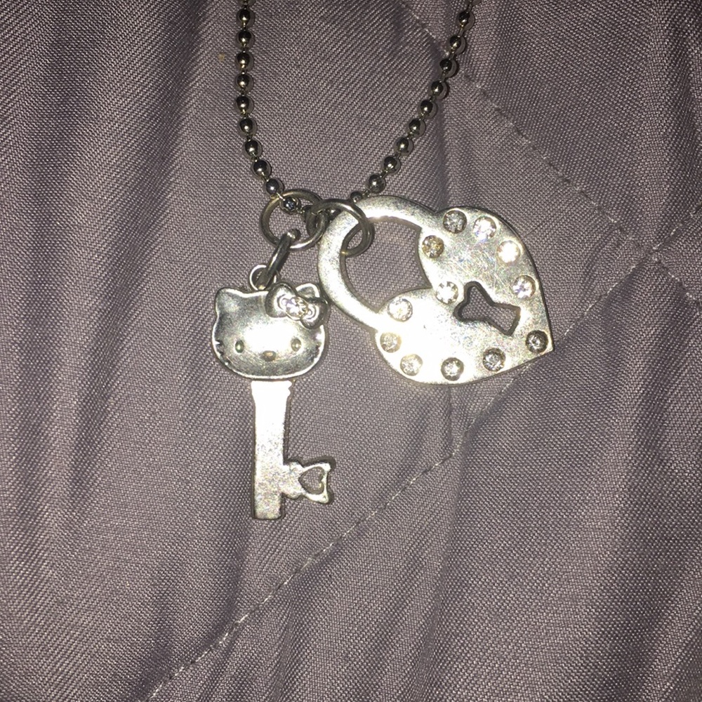 Hello Kitty Lock and Key Necklace - Picture 2 of 4